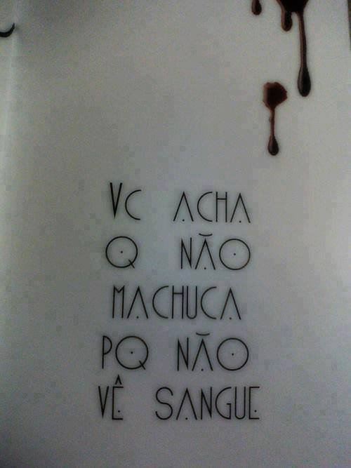 An image with the following quote Você acha que não machuca porque não vê sangue.