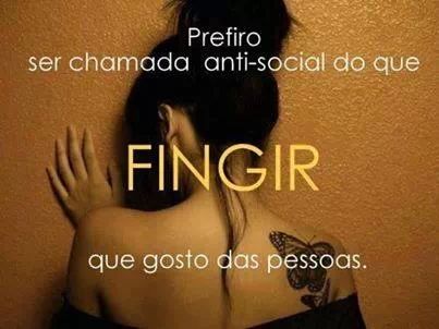 An image with the following quote Prefiro ser chamada anti-social...